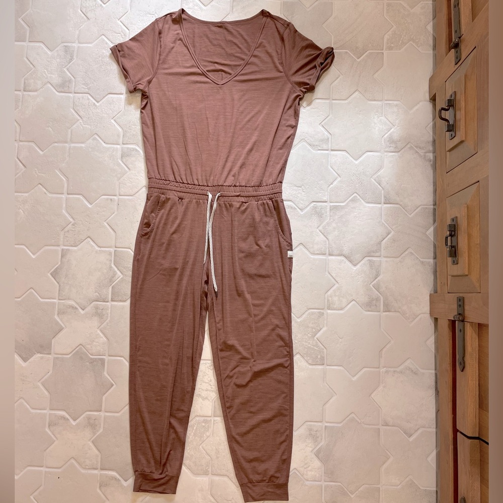 Vuori All Day Jumpsuit size large EUC